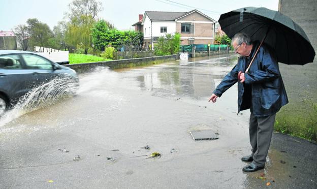 Revilla de Camargo urge a MARE a resolver los problemas en la red de saneamiento