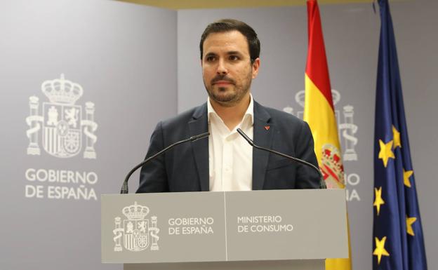 Lambán exige la salida de Garzón por su «insensatez» contra la ganadería