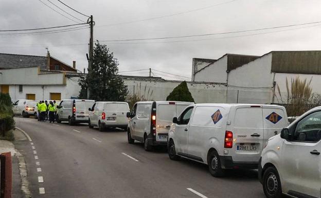 Los trabajadores de Amazon en Cantabria improvisan una protesta por las condiciones laborales