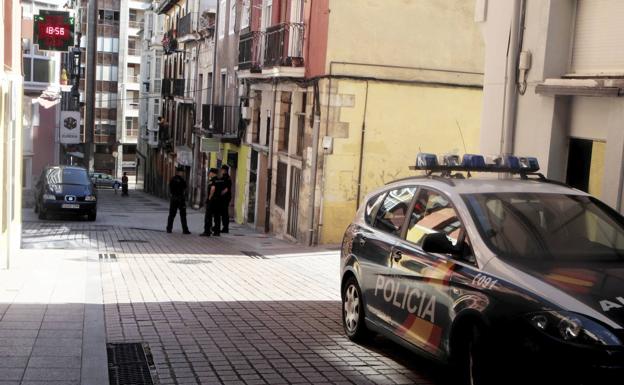 Erradicados del centro de Santander dos puntos de venta de drogas y detenidos tres hombres