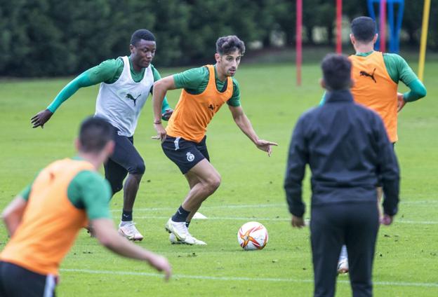 El Racing y Marco Camus estudian su futuro ya; Soko prefiere esperar al final de la Liga