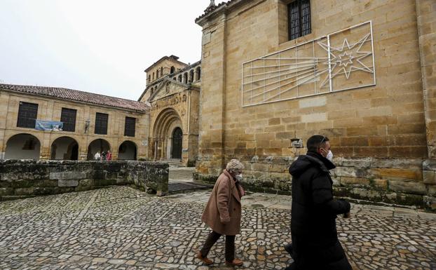 Cultura y Ayuntamiento no se pronuncian aún sobre el polémico alumbrado navideño de Santillana