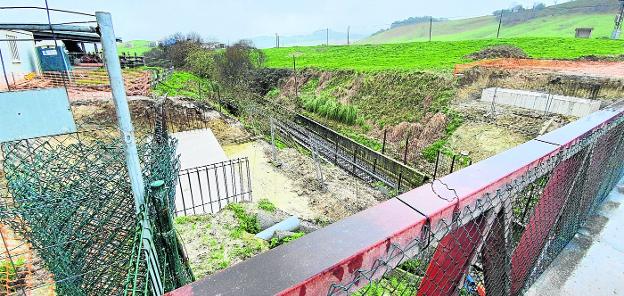 El nuevo puente de Serdio avanza «a buen ritmo» y estará listo en mayo