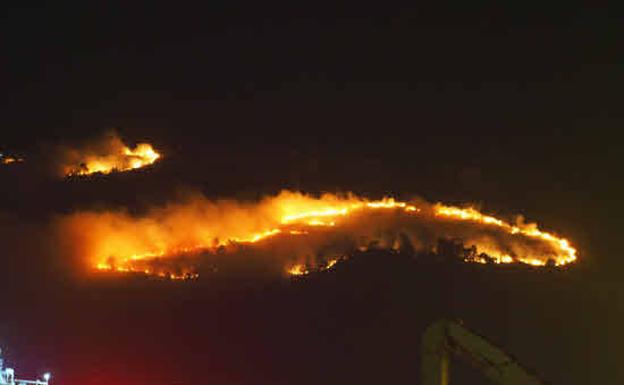 Cantabria intensificará la vigilancia en los montes para identificar a los incendiarios