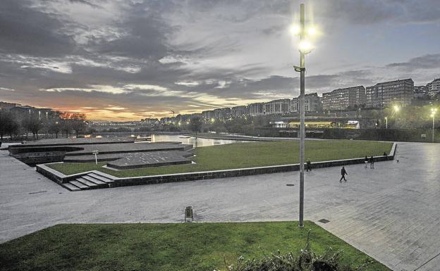 Herido un joven con arma blanca en la celebración de un cumpleaños en el parque de Las Llamas