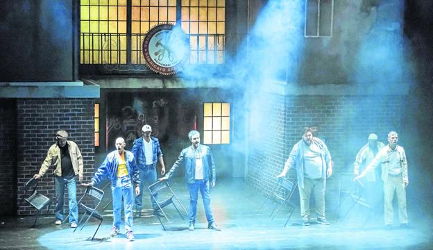 El humor y la crítica social del musical 'The Full Monty' llegan al Palacio de Festivales