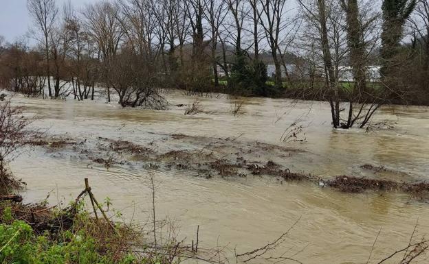 Regresa la calma al caudal del río Asón tras una madrugada en 'prealerta'