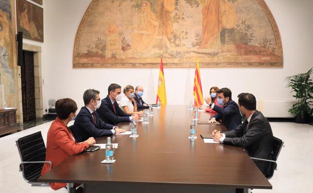 Gobierno y ERC enfrían la urgencia de la próxima mesa de diálogo