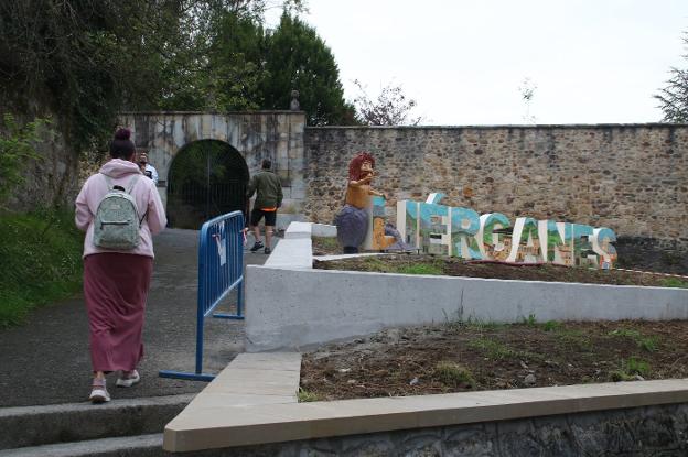 Liérganes rebautiza la antigua Plaza de la Cruz de los Caídos