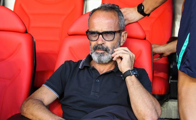 Álvaro Cervera, destituido como entrenador del Cádiz