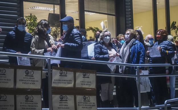 Protesta por las condiciones de trabajo en el servicio de diálisis