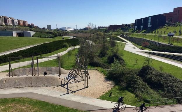 Dos detenidos por el apuñalamiento de un joven de 24 años en el parque de Las Llamas