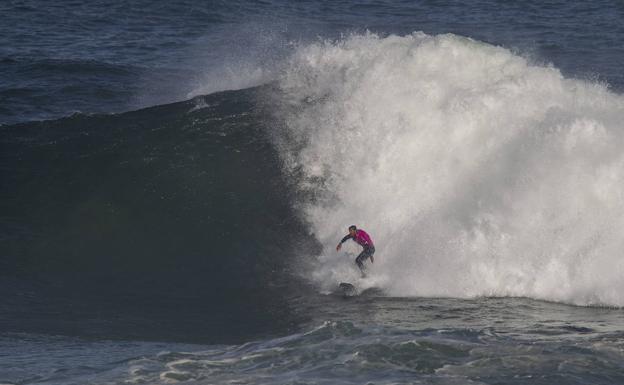 La línea 13 modifica su recorrido con motivo del campeonato de surf 'La Vaca Gigante'