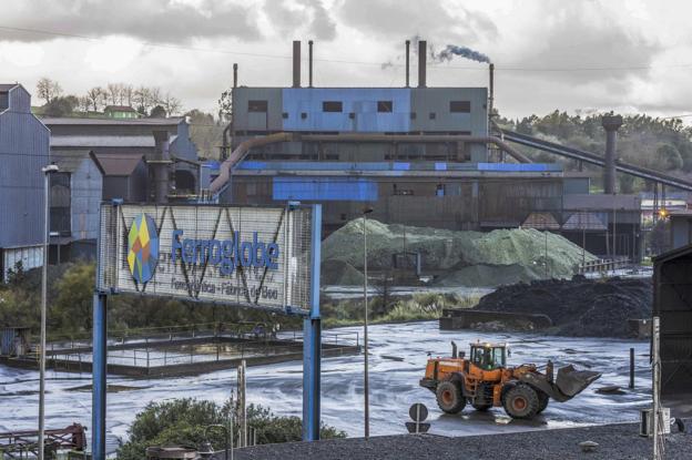 Ferroatlántica apaga un tercer horno y operará en mínimos al menos hasta marzo por el coste de la luz