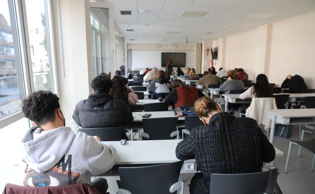 Alegría cifra en el 2,3% los profesores de baja por covid