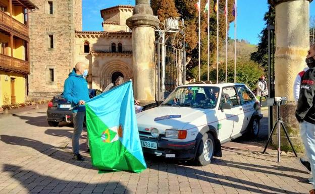 El IX Rallye Clásicos Solidarios de la Copa de Escuderías hizo rugir sus motores en Puente Viesgo