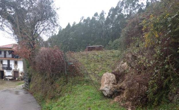 El PP de Guriezo exige el arreglo de un argayo que «amenaza» una vivienda