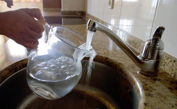 ACpT denuncia que el Ayuntamiento de Torrelavega ha cortado el agua a una familia vulnerable