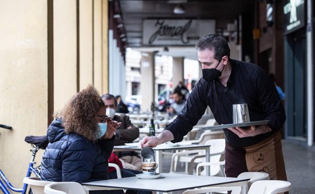 Los sectores más castigados por la crisis se acercan al empleo prepandemia