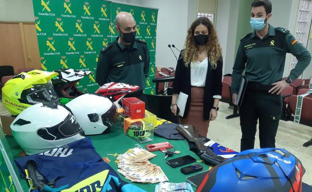 La Guardia Civil desmantela un grupo criminal que perpetraba robos con alunizaje en la región