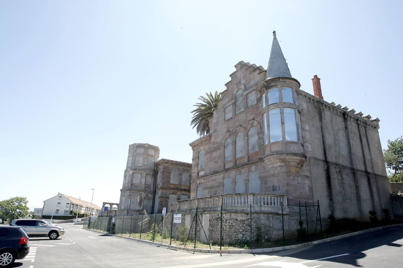 La ladera del monte de la ribera, en Suances, se librará de las especies invasoras