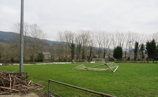 Ampuero consignará 500.000 euros para comprar terrenos y reubicar sus instalaciones deportivas