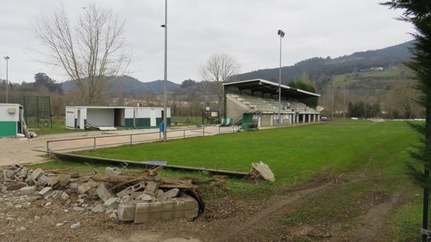 Ampuero destinará 500.000 euros a comprar terrenos para área deportiva