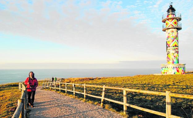 Bareyo mejora la senda del Faro de Ajo, que recibió 207.534 visitas el año pasado