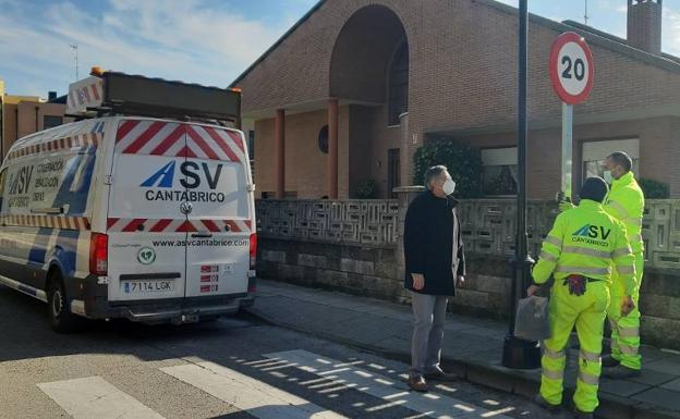 Los Corrales se pone al día en las señales de seguridad vial