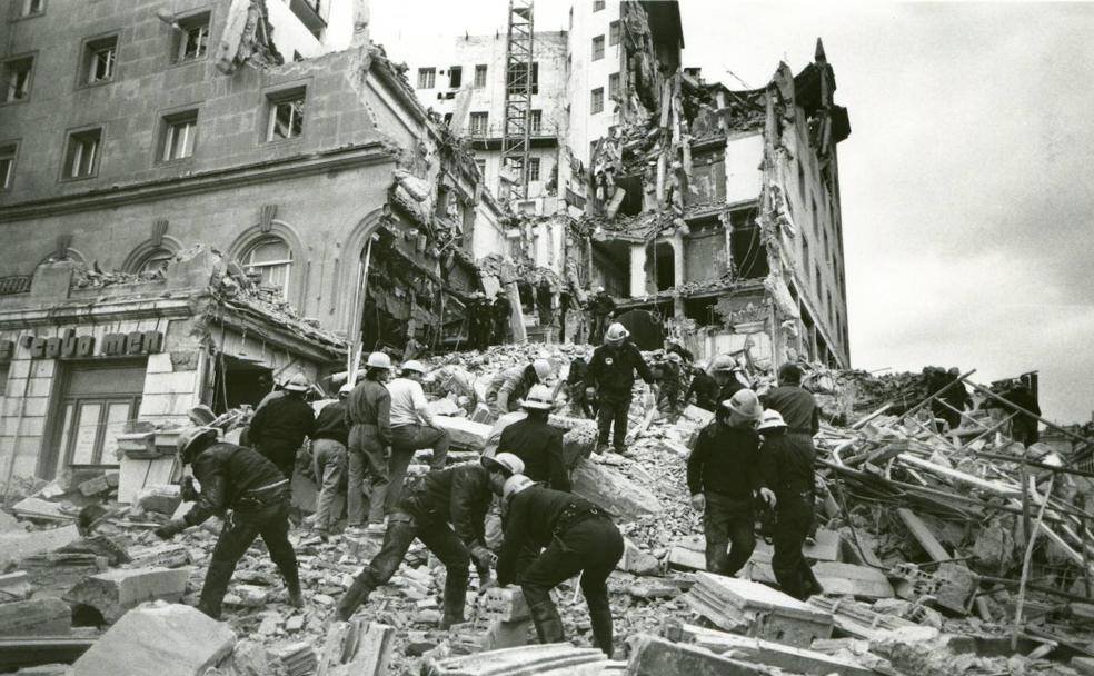 «Cuando me quise dar cuenta estaba enterrado, sólo oía a los bomberos»