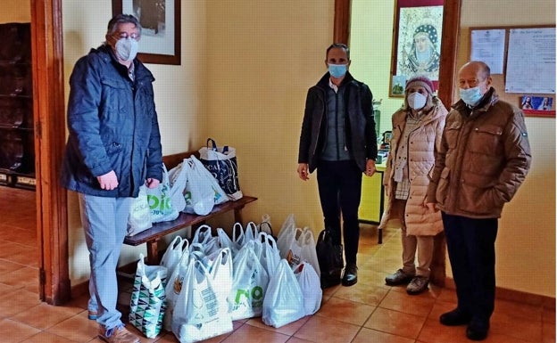 Cáritas de Los Corrales renueva sus despensas con cerca de dos toneladas de alimentos