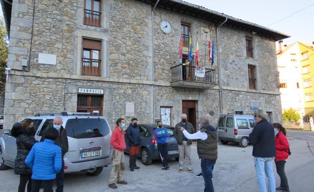 Vecinos de Arredondo piden la dimisión del alcalde