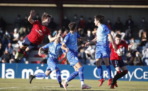 El Laredo tutea al líder, aunque acaba cediendo de nuevo en los minutos finales