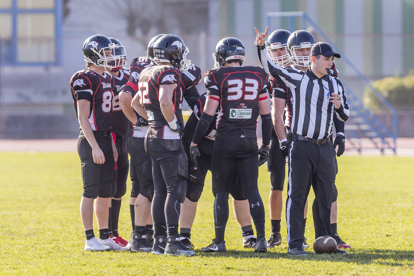 Los Cantabria Bisons arrasan en el derbi de fútbol americano