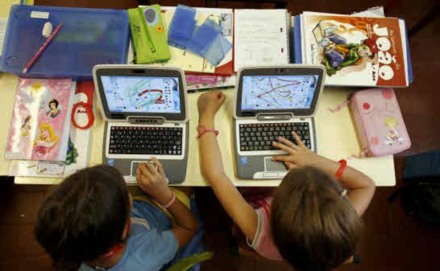 Cantabria invertirá 4 millones de euros en mejorar la competencia digital de 280 centros educativos