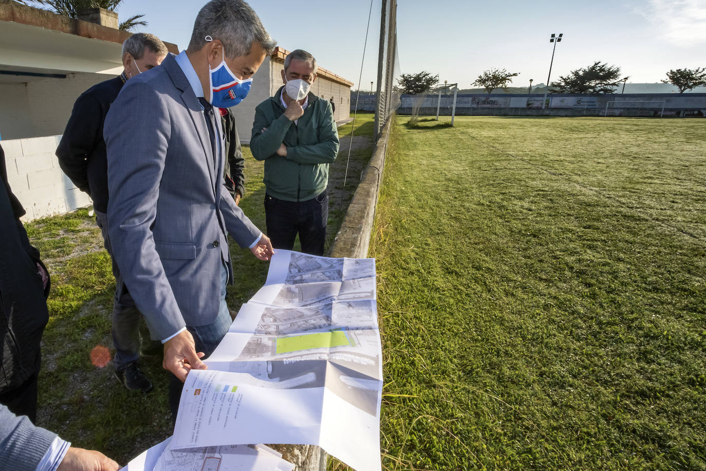El campo de fútbol de Suances mejorará el cierre perimetral, los accesos y las gradas