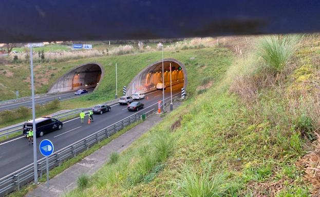 Muere una mujer al precipitarse a la autovía desde lo alto del túnel de la Morcilla
