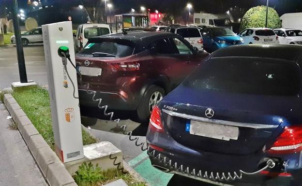 Los Corrales aumentará el número de postes de recarga para vehículos eléctricos