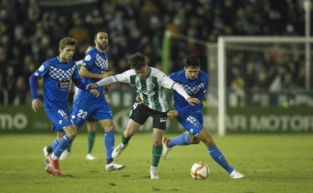 El covid y los aplazamientos obligarán al Racing a jugar cinco partidos en dos semanas