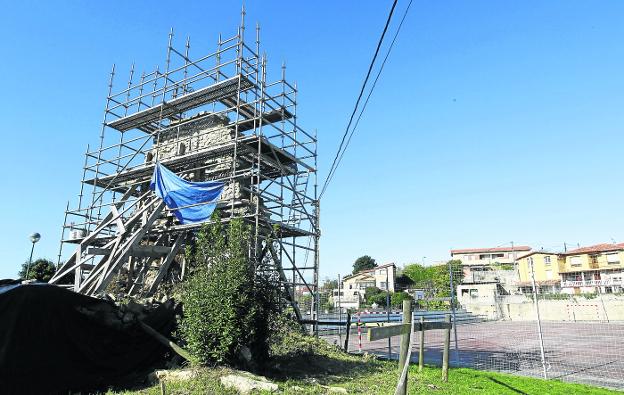 Los trabajos de conservación de la torre medieval de Tagle concluirán este mes