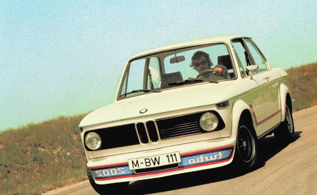 Miré el retrovisor…, y allí estaba el BMW 2002 Turbo