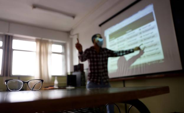 Educación sustituyó el pasado mes a 886 docentes, un 120% más que en enero de 2021