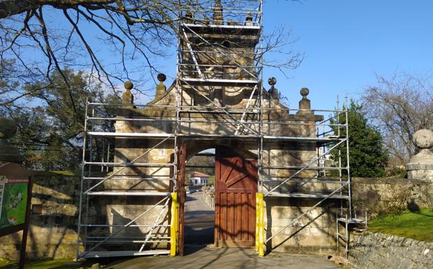 Comienza la restauración de la portalada de la Finca del Marqués de Valdecilla