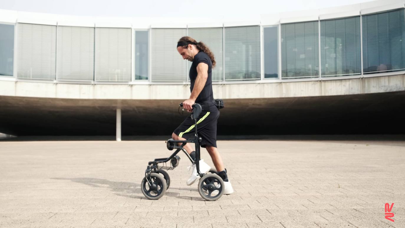 La implantación de un chip permite a parapléjicos ponerse en pie y hacer deporte