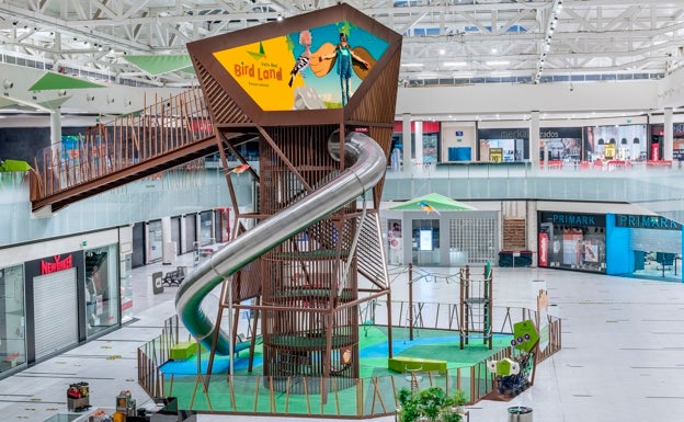 Valle Real inaugura una zona de ocio infantil inspirada en los paisajes de Cantabria