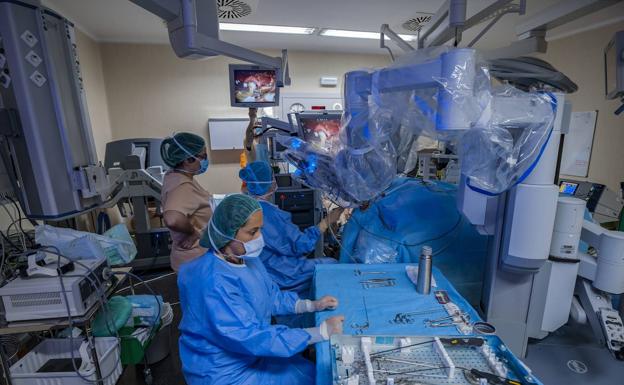 Las listas de espera siguen desbocadas, con 13.453 pacientes, pese a operar el año pasado un 10% más