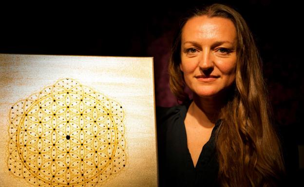 Ruth Gómez se refugia en la «geometría sagrada» para su primera exposición