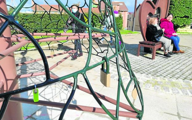 La Planchada convierte los gestos de amor en escultura