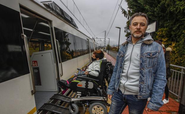 «Renfe debe tratarnos como personas, no como animales de transporte»