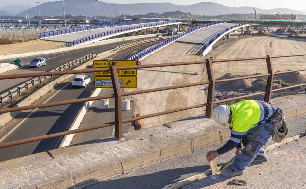 Completado el armazón metálico del nuevo acceso al Puerto de Santander